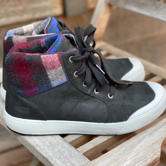 Keen Elena mid boots. Black/plaid. Women’s 10